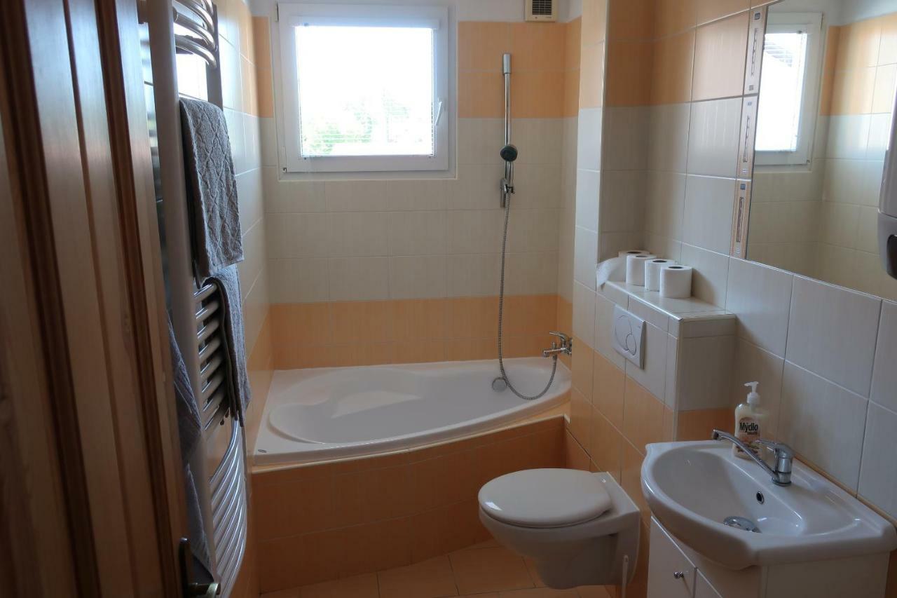 Apartman 819 Apartment Trebon Bagian luar foto